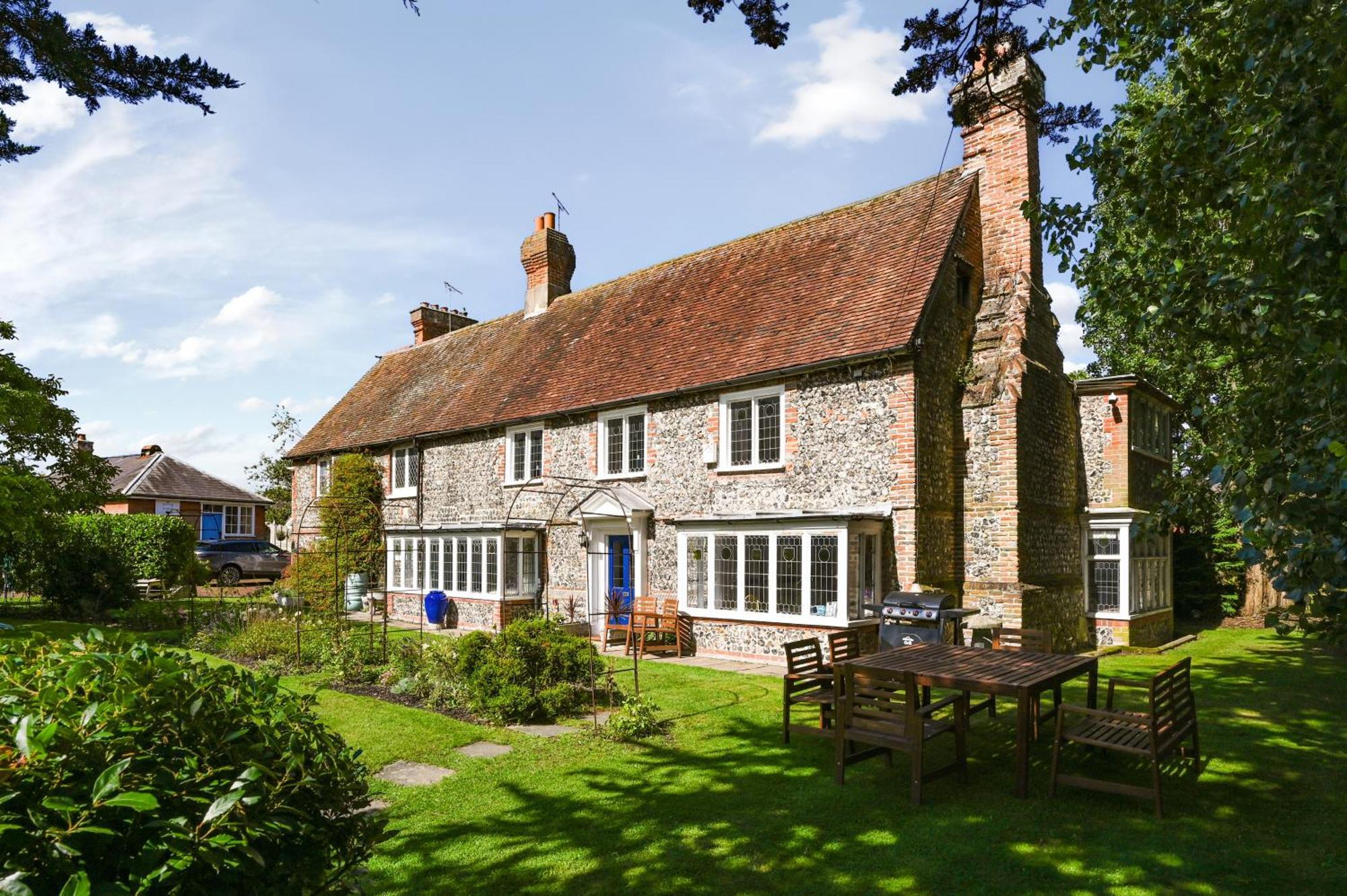 Walnut Tree House Villa Rustington Exterior photo
