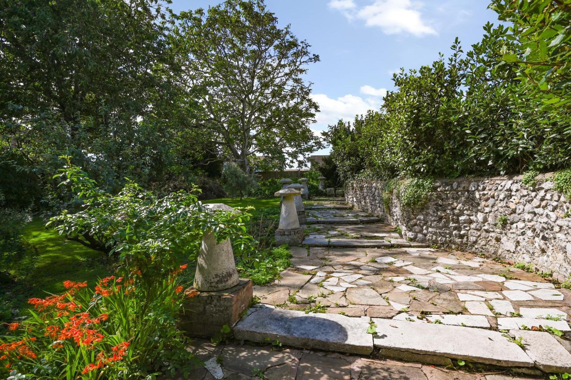 Walnut Tree House Villa Rustington Exterior photo