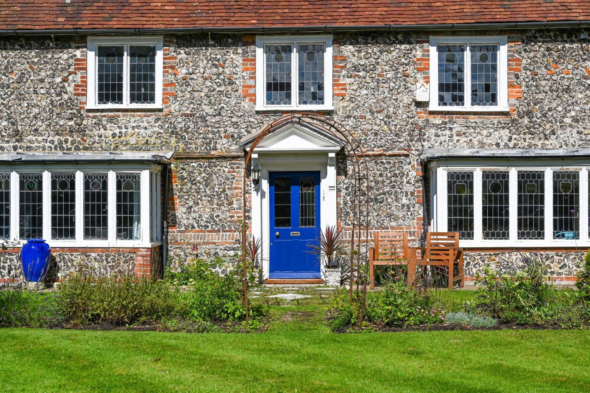 Walnut Tree House Villa Rustington Exterior photo